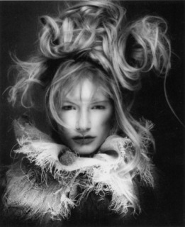 Magazine: Calendario Indola '94 - Photographer: Michelangelo Di Battista - Model: Kirsten Owen - Location: Milano - Hair: Pier Giuseppe Moroni